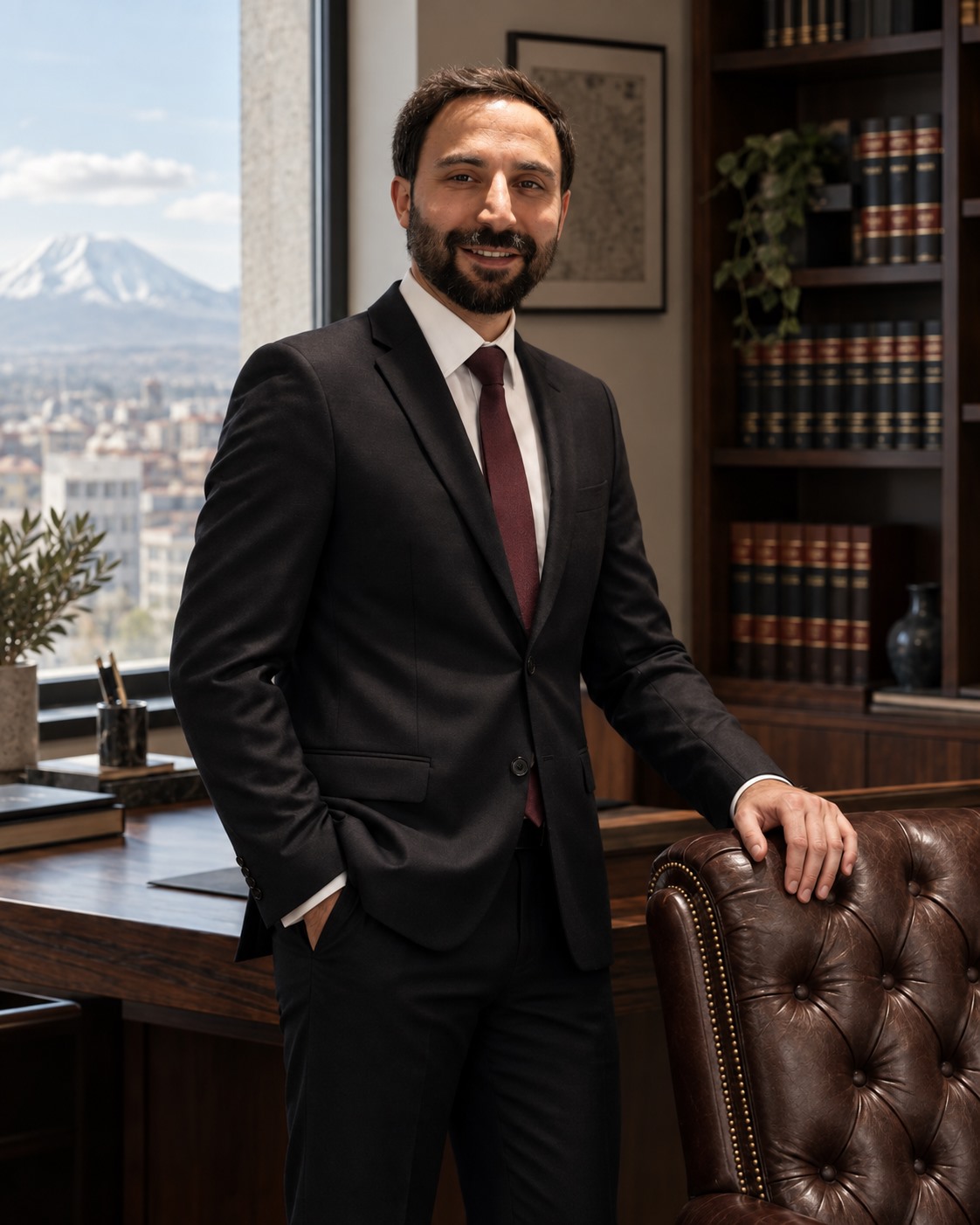 Avukat Hakan Yavuz bürosunda